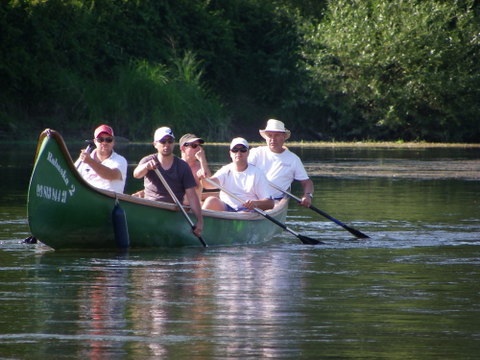 Au fil de l’eau à bord d’un canoë Rabaska / On the water in a Rabaska canoe